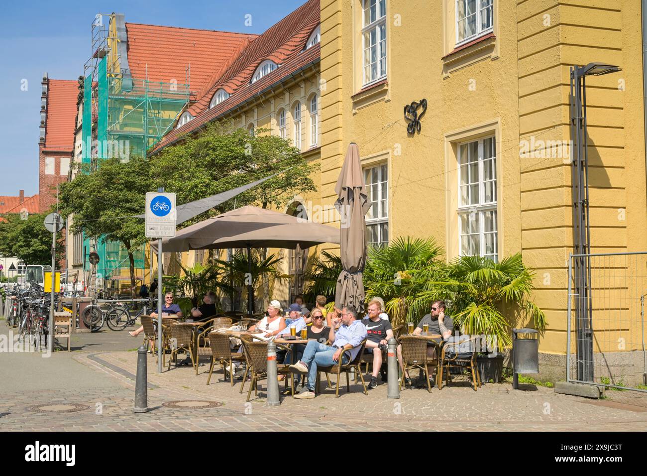 Straßencafé, Fleischhauerstraße, Lübeck, Niedersachsen, Deutschland Stockfoto