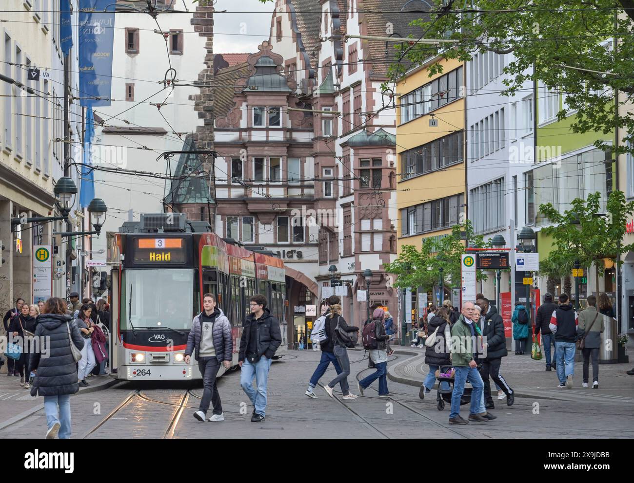 Martinstor, Kaiser-Joseph-Straße, Freiburg im Breisgau, Baden-Württemberg, Deutschland Stockfoto