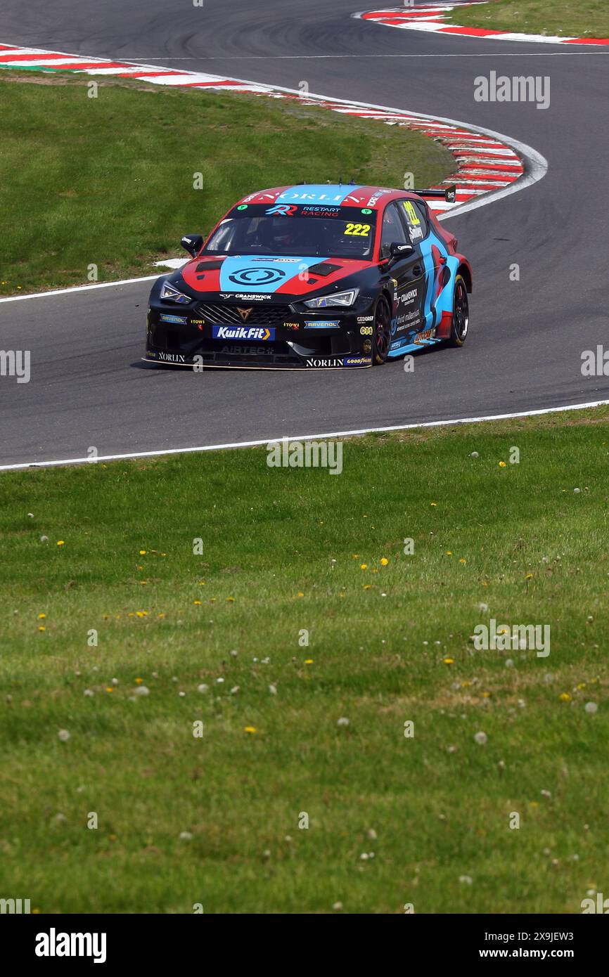 Chris Smiley – Restart Racing – fuhr Cupra Leon Nummer 222 im Kwik Fit BTCC 2024 in Brands Hatch im Mai 2024 Stockfoto