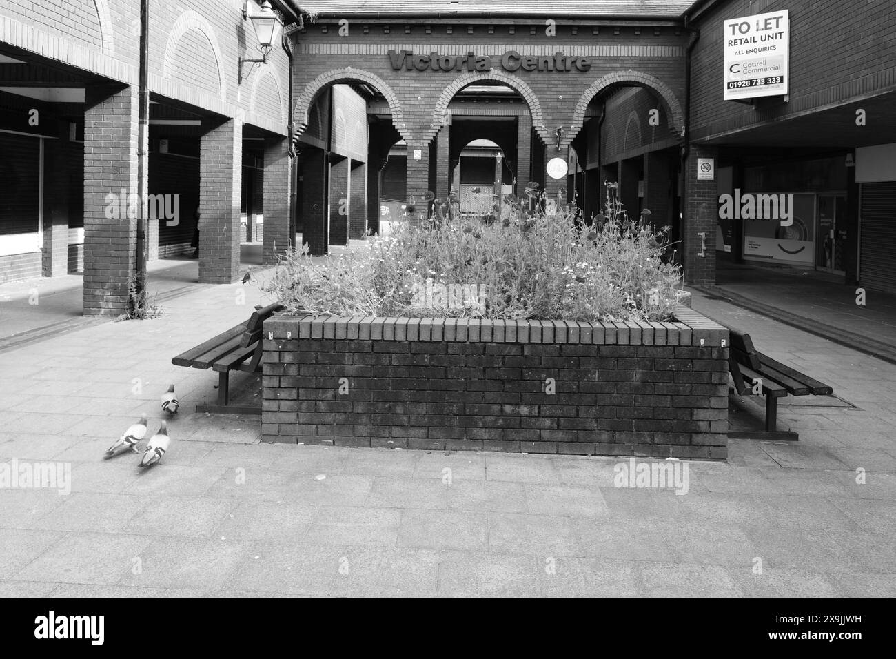Black & White im Victoria Centre in Crewe Cheshire, Großbritannien Stockfoto