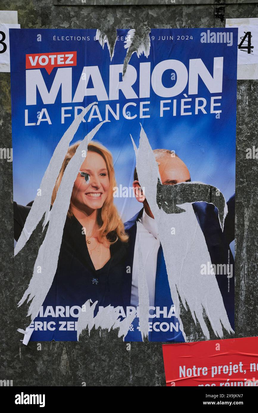 Frankreich, Nouvelle Aquitaine. Juni 2024. Aufstellung von Wahlplakaten in Frankreich für die Europawahlen am 9. Juni 2024. Wahlplakate zur Wahl französischer Abgeordneter für das Europäische Parlament. Marion Maréchal führt zusammen mit Eric Zemmour die Liste „stolzes Frankreich“ der Reconquest-Partei an. Nouvelle Aquitaine, Frankreich, Europa. Foto: Hugo Martin/Alamy Live News. Stockfoto