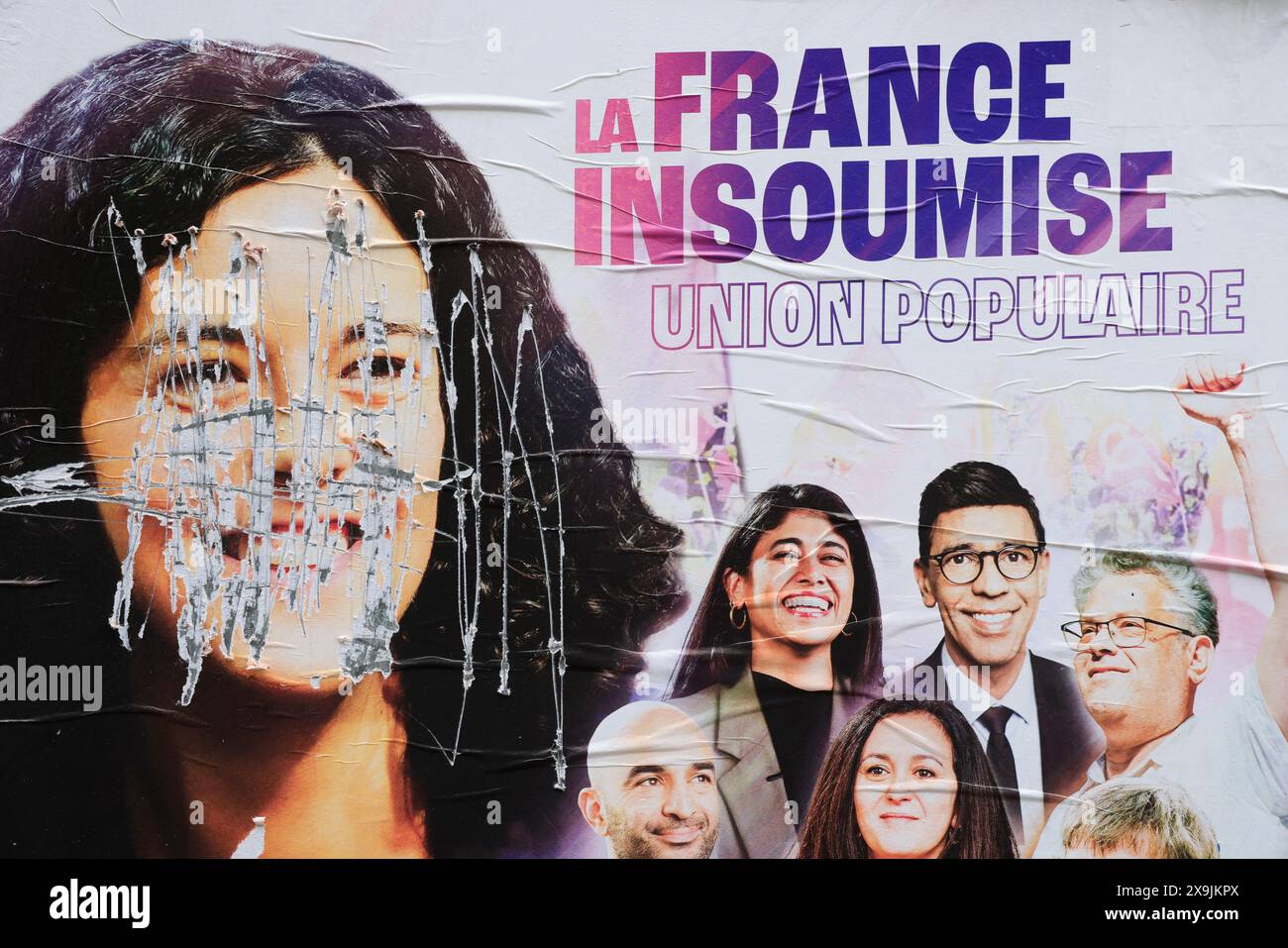 Frankreich, Nouvelle Aquitaine. Juni 2024. Aufstellung von Wahlplakaten in Frankreich für die Europawahlen am 9. Juni 2024. Wahlplakate zur Wahl französischer Abgeordneter für das Europäische Parlament. "La France insoumise", die Kraft, alles zu verändern. Nouvelle Aquitaine, Frankreich, Europa. Foto: Hugo Martin/Alamy Live News. Stockfoto