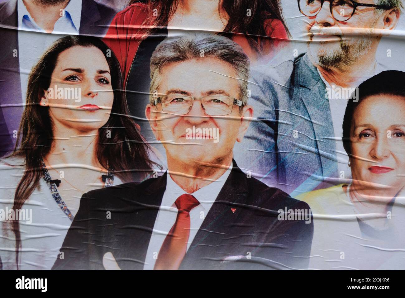 Frankreich, Nouvelle Aquitaine. Juni 2024. Aufstellung von Wahlplakaten in Frankreich für die Europawahlen am 9. Juni 2024. Wahlplakate zur Wahl französischer Abgeordneter für das Europäische Parlament. "La France insoumise", die Kraft, alles zu verändern. Nouvelle Aquitaine, Frankreich, Europa. Foto: Hugo Martin/Alamy Live News. Stockfoto