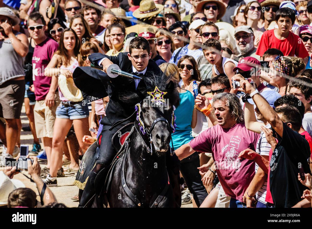 PLA-Spiele, galoppierende Reiter, Sant Joan Festival. Ciutadella. Menorca, Balearen, Spanien. Stockfoto