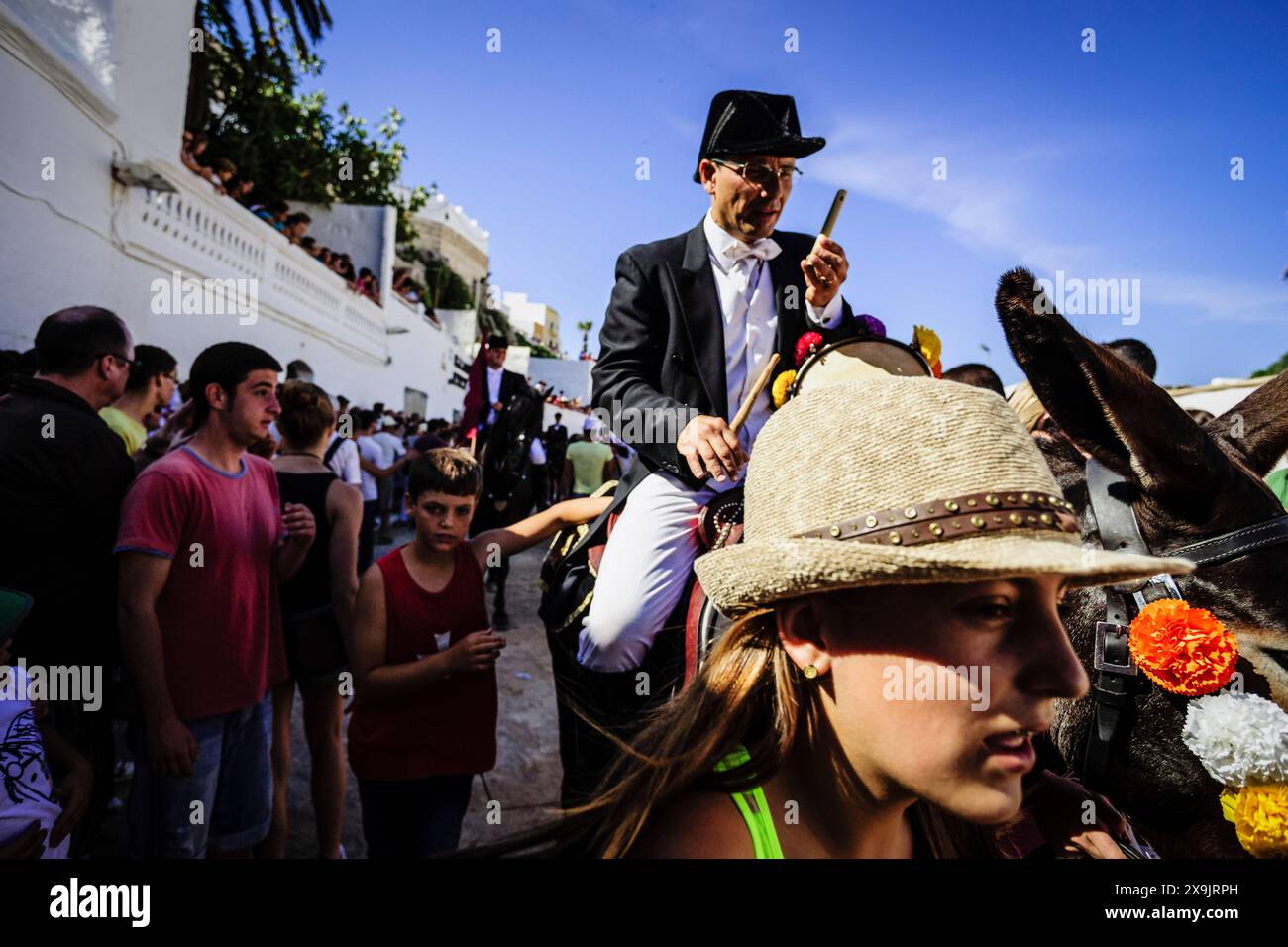 PLA-Spiele, galoppierende Reiter, Sant Joan Festival. Ciutadella. Menorca, Balearen, Spanien. Stockfoto