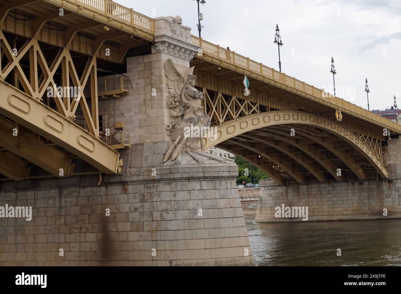 Die Margaretenbrücke über die Donau verbindet Buda und Pest miteinander und mit der Margareteninsel Budapest, Ungarn Stockfoto