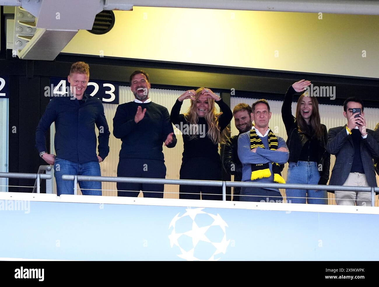 Der ehemalige Liverpool-Trainer Jurgen Klopp (zweite links) und seine Frau Ulla Sandrock in der Saison vor dem Finale der UEFA Champions League im Wembley Stadium in London. Bilddatum: Samstag, 1. Juni 2024. Stockfoto