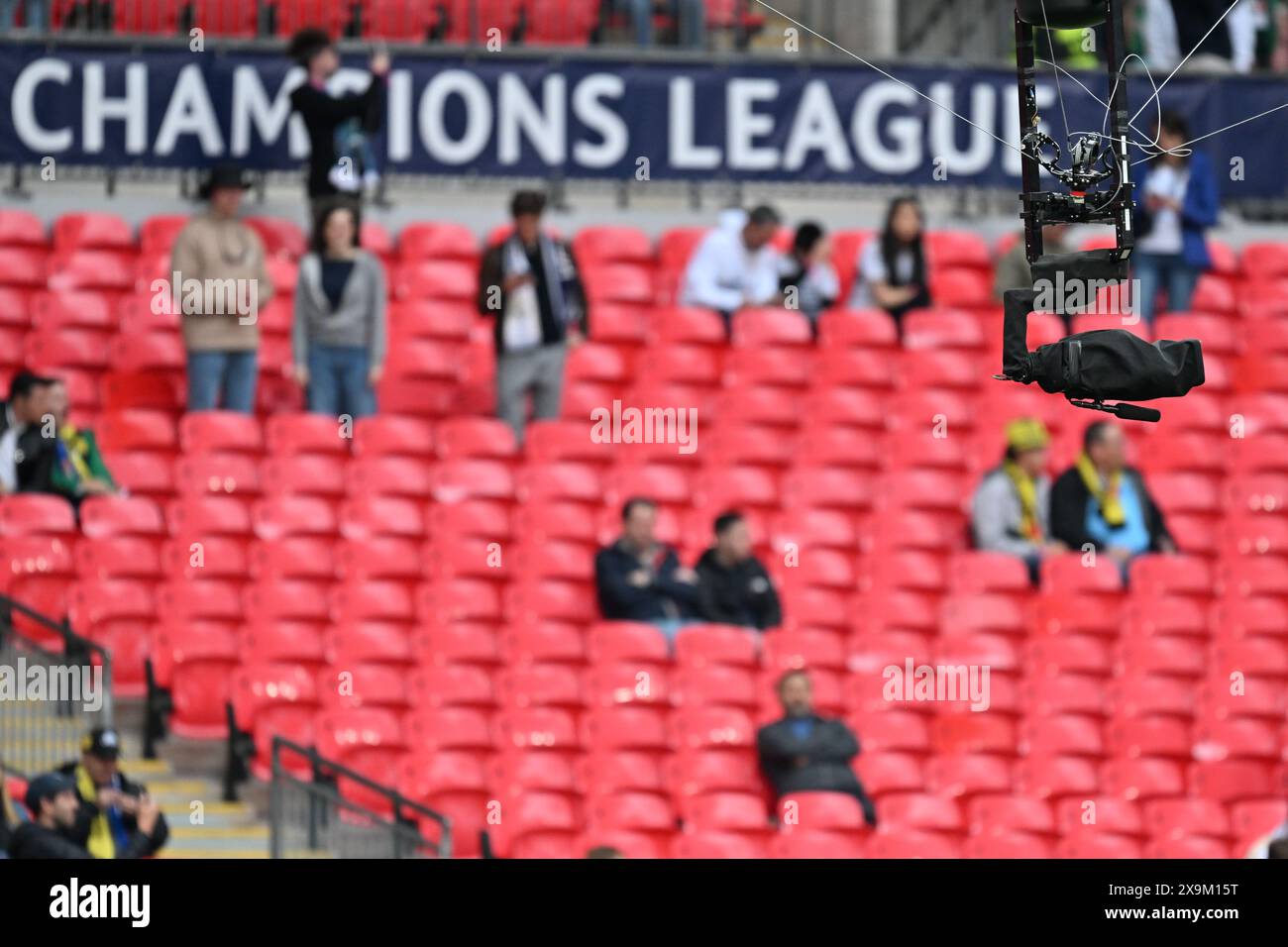 London, Großbritannien. Juni 2024. Die hawk-Eye-Kamera wurde vor einem Fußballspiel zwischen der Deutschen Borussia Dortmund und dem spanischen Real Madrid CF im UEFA Champions League-Finale der Saison 2023-24 am Samstag, 1. Juni 2024 in London, Großbritannien, abgebildet. Quelle: Sportpix/Alamy Live News Stockfoto