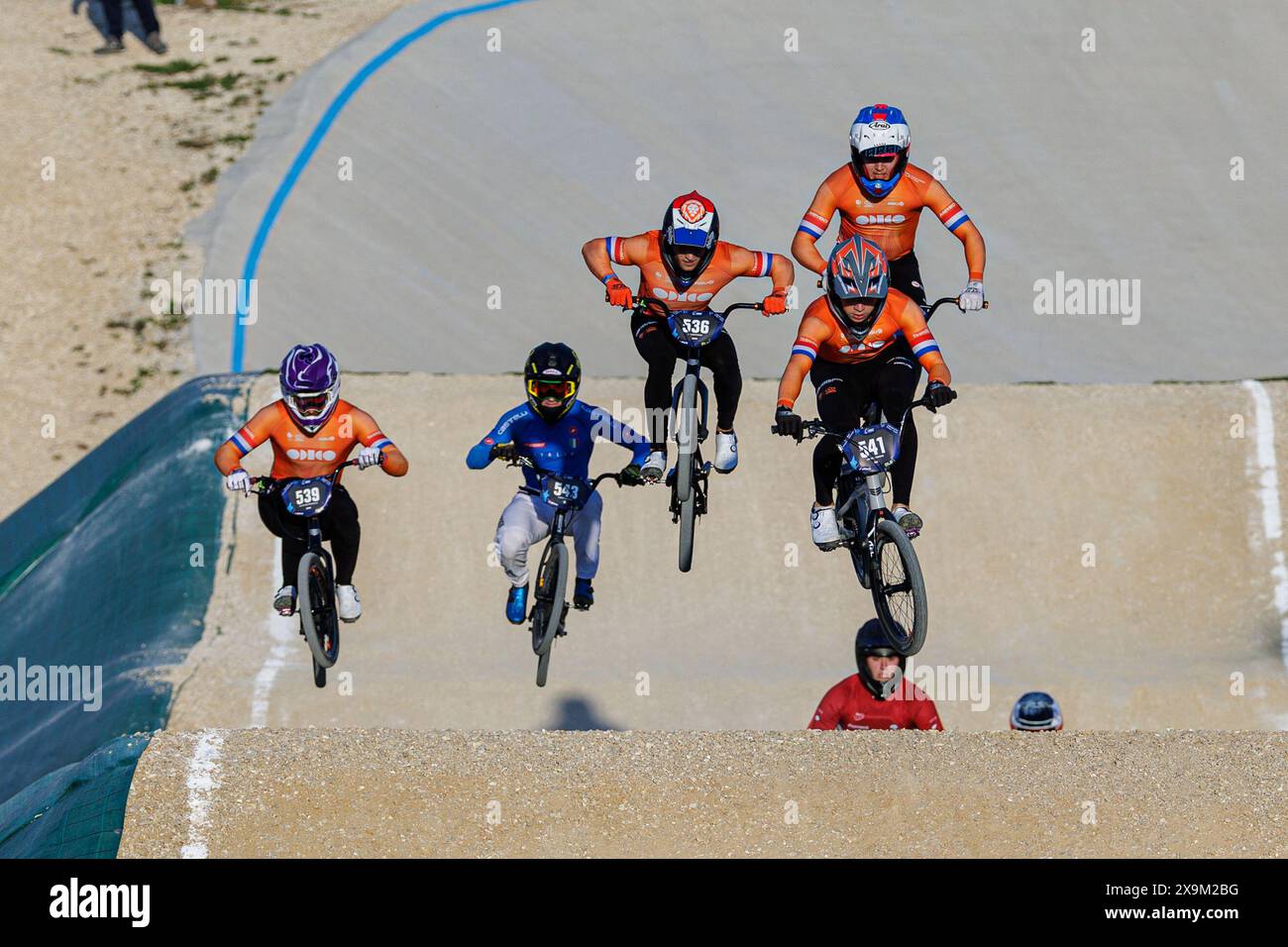 Verona, Italien. Juni 2024. VERONA, ITALIEN - 1. JUNI: Jason Noordam aus den Niederlanden, Casper Pipers aus den Niederlanden, Tim Goossens aus den Niederlanden, Julian Bijsterbosch aus den Niederlanden während des ersten Tages der UEC BMX Europameisterschaft 2024 am 1. Juni 2024 in Verona, Italien. (Foto: Nico van Dartel/BSR Agency) Credit: BSR Agency/Alamy Live News Stockfoto