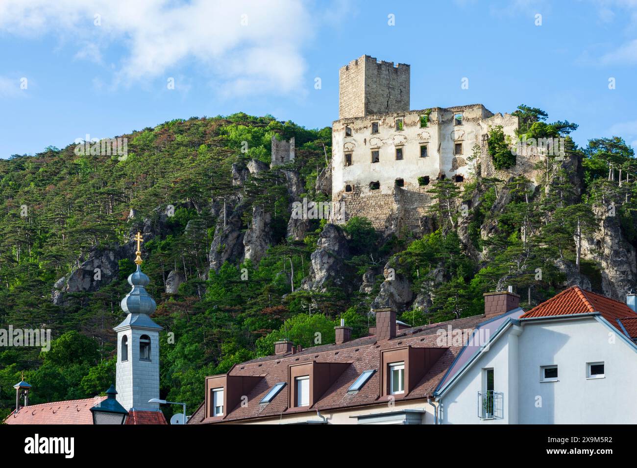 Baden: Kirche St. Helena, Schloss Rauhenstein in Wienerwald, Wienerwald, Niederösterreich, Österreich Stockfoto