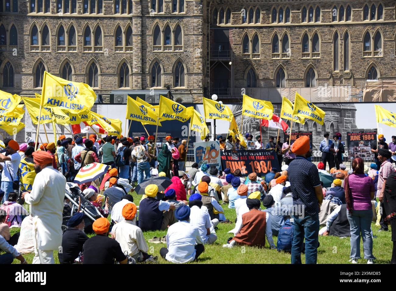 Ottawa, Kanada - 1. Juni 2024: Mitglieder der Khalistan Movement, einer Separatistenbewegung, die versucht, eine Heimat für Sikhs zu schaffen. Ein neuer souveräner Staat namens Khalistan, veranstalten eine Demonstration auf dem Parliament Hill. Stockfoto