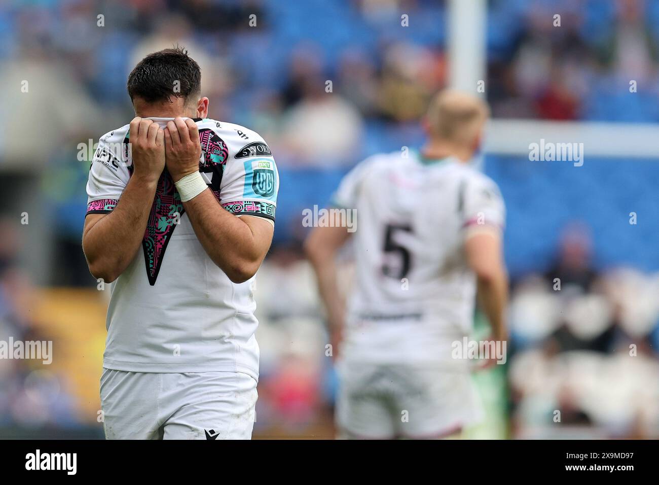 Cardiff, Großbritannien. Juni 2024. Owen Watkin von den Ospreys reagiert. United Rugby Championship, Cardiff Rugby gegen Ospreys, Urteilstag im Cardiff City Stadium in Cardiff, Südwales am Samstag, 1. Juni 2024. bild von Andrew Orchard/Alamy Live News Stockfoto