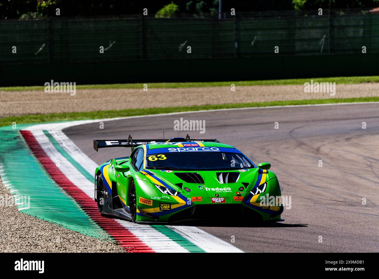 Imola, Italien. Juni 2024. Lamborghini Huracàn Evo 2 aus dem VRS-Team, das von Moulin Baptiste und Fabi Alessandro gefahren wird, tritt im Qualifying des Campionato Italianao Gran Turismo Sprint GT3 auf der Enzo e Dino Ferrari International Racetrack an. Quelle: SOPA Images Limited/Alamy Live News Stockfoto