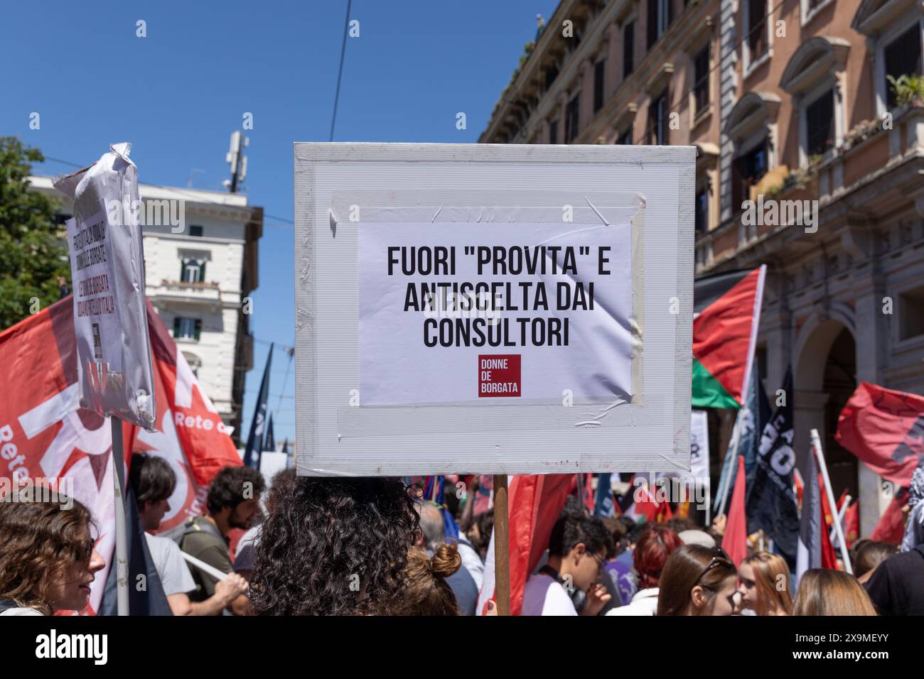 Rom, Italien. Juni 2024. Demonstration in Rom gegen die italienische Regierung unter dem Vorsitz von Giorgia Meloni in Rom, organisiert von Potere al Popolo! Und USB-Gewerkschaften (Credit Image: © Matteo Nardone/Pacific Press via ZUMA Press Wire) NUR REDAKTIONELLE VERWENDUNG! Nicht für kommerzielle ZWECKE! Stockfoto