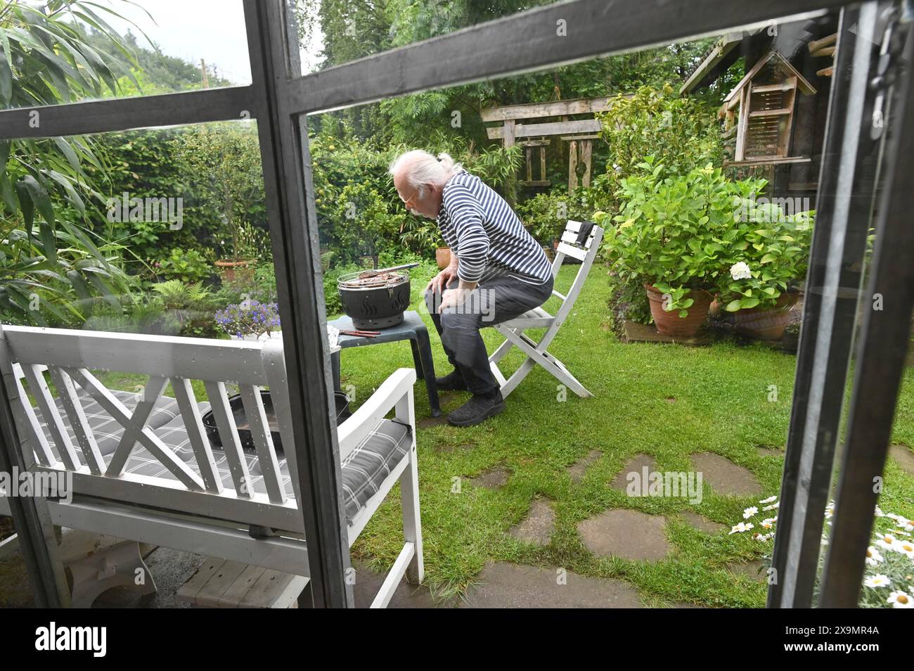 DEU. Deutschland, Iserlohn: Der Hobbygärtner in Iserlohn unterhält einen außergewöhnlichen Garten mit zahlreichen nicht heimischen Pflanzen Stockfoto