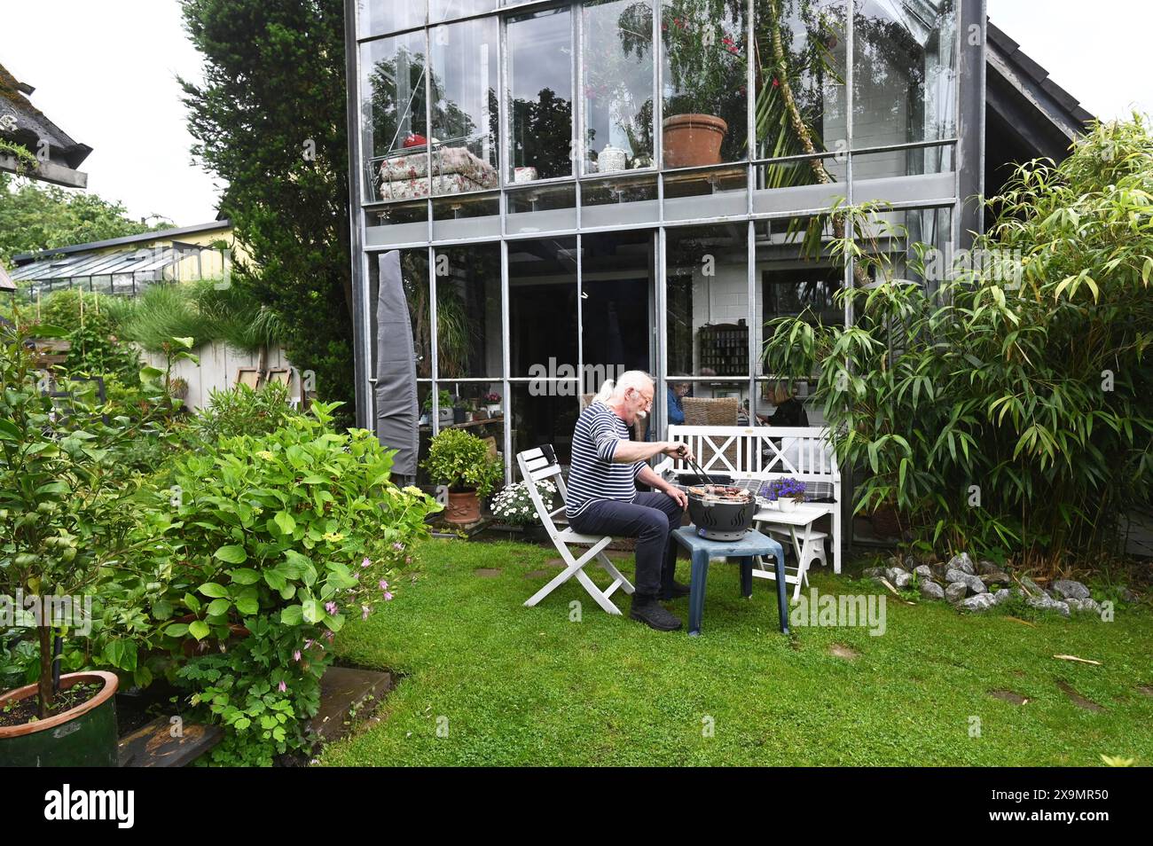 DEU. Deutschland, Iserlohn: Der Hobbygärtner in Iserlohn unterhält einen außergewöhnlichen Garten mit zahlreichen nicht heimischen Pflanzen Stockfoto