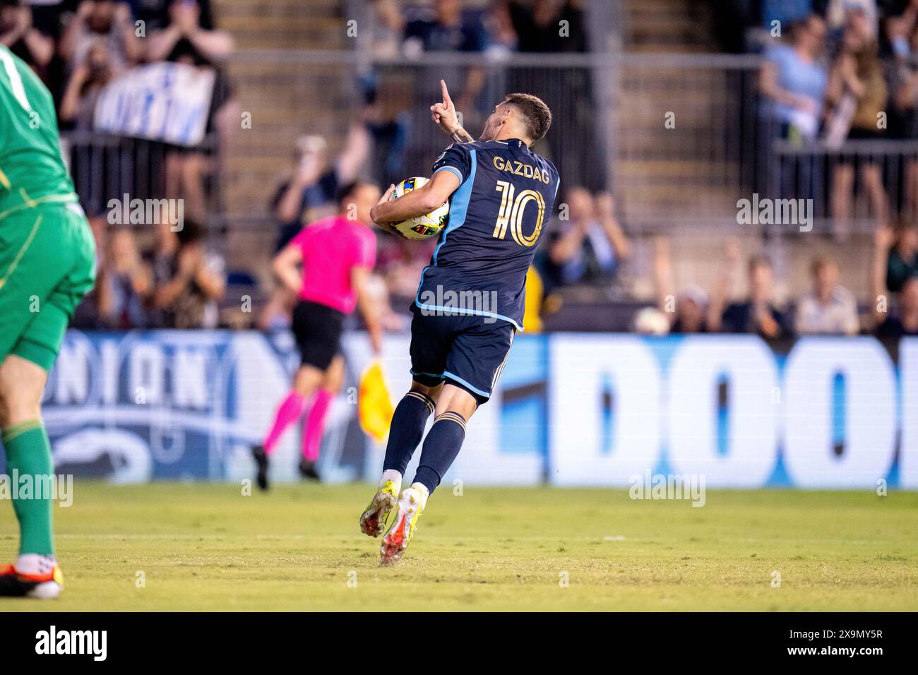 Chester, Pennsylvania, USA. Juni 2024. Philadelphia Union Mittelfeldspieler DÃ¡niel Gazdag (10) feiert einen Elfmeterschuss während der zweiten Hälfte eines MLS-Spiels gegen CF Montreal im Subaru Park in Chester, Pennsylvania. Kyle Rodden/CSM/Alamy Live News Stockfoto