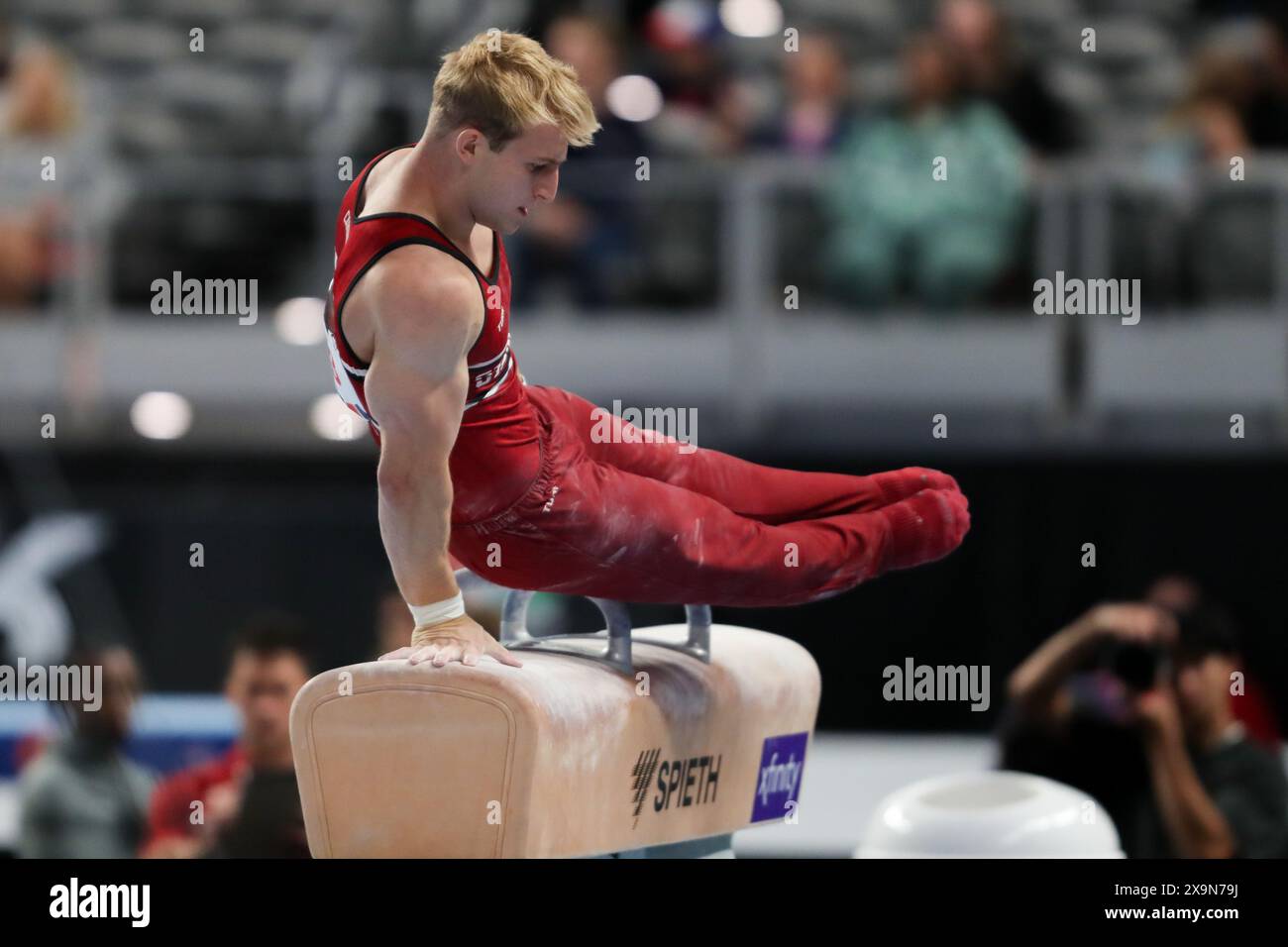 1. Juni 2024, Fort Worth, Texas, USA: COLT WALKER VON Stanfordâ führt seine Pommel-Horse-Routine während der Xfinity U.S. Gymnastics Championships 2024 in der Dickies Arena in Fort Worth aus. (Kreditbild: © Brian McLean/ZUMA Press Wire) NUR REDAKTIONELLE VERWENDUNG! Nicht für kommerzielle ZWECKE! Stockfoto