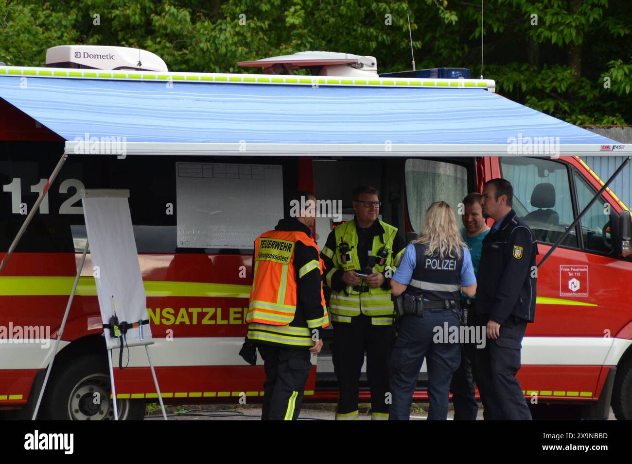 In Neunkirchen Kohlhof wird am Freitag 31.5.2024 nach einem 13jährigen Mädchen rund um die Klinik Kohlhof gesucht. Dort wurde das Mädchen vermisst, das dringend auf Insulin angewiesen war. Es wurde im Verlauf des Sucheinsatzes gefunden. *** In Neunkirchen Kohlhof wurde am Freitag 31 5 2024 eine Suche nach einem 13-jährigen Mädchen in der Klinik Kohlhof durchgeführt. Das Mädchen, das dringend Insulin abbekam, verschwand dort Stockfoto