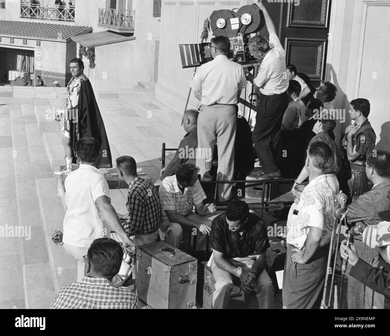 Ein Kamerateam filmt LAURENCE OLIVIER in einer Szene für SPARTACUS 1960 Regisseur STANLEY KUBRICK Roman HOWARD FAST Drehbuch DALTON TRUMBO Music ALEX NORTH Bryna Productions / Universal Pictures Stockfoto