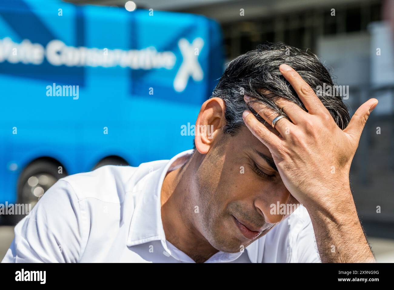 Rishi Sunak beim Start des Tourbusses der Konservativen Partei für den Wahlkampf 2024 auf der Rennstrecke Redcar, North Yorkshire, Großbritannien. 1/6/2024. Foto: Stuart Boulton Stockfoto