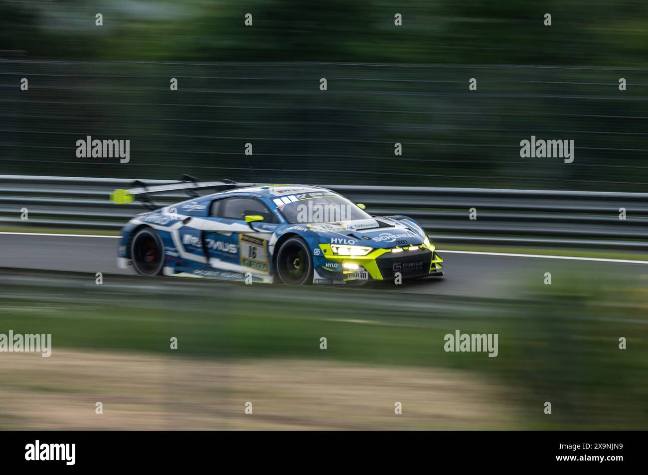 01. Juni 2024, Rheinland-Pfalz, Nürburg: Der Audi R8 LMS GT3 evo II aus ...