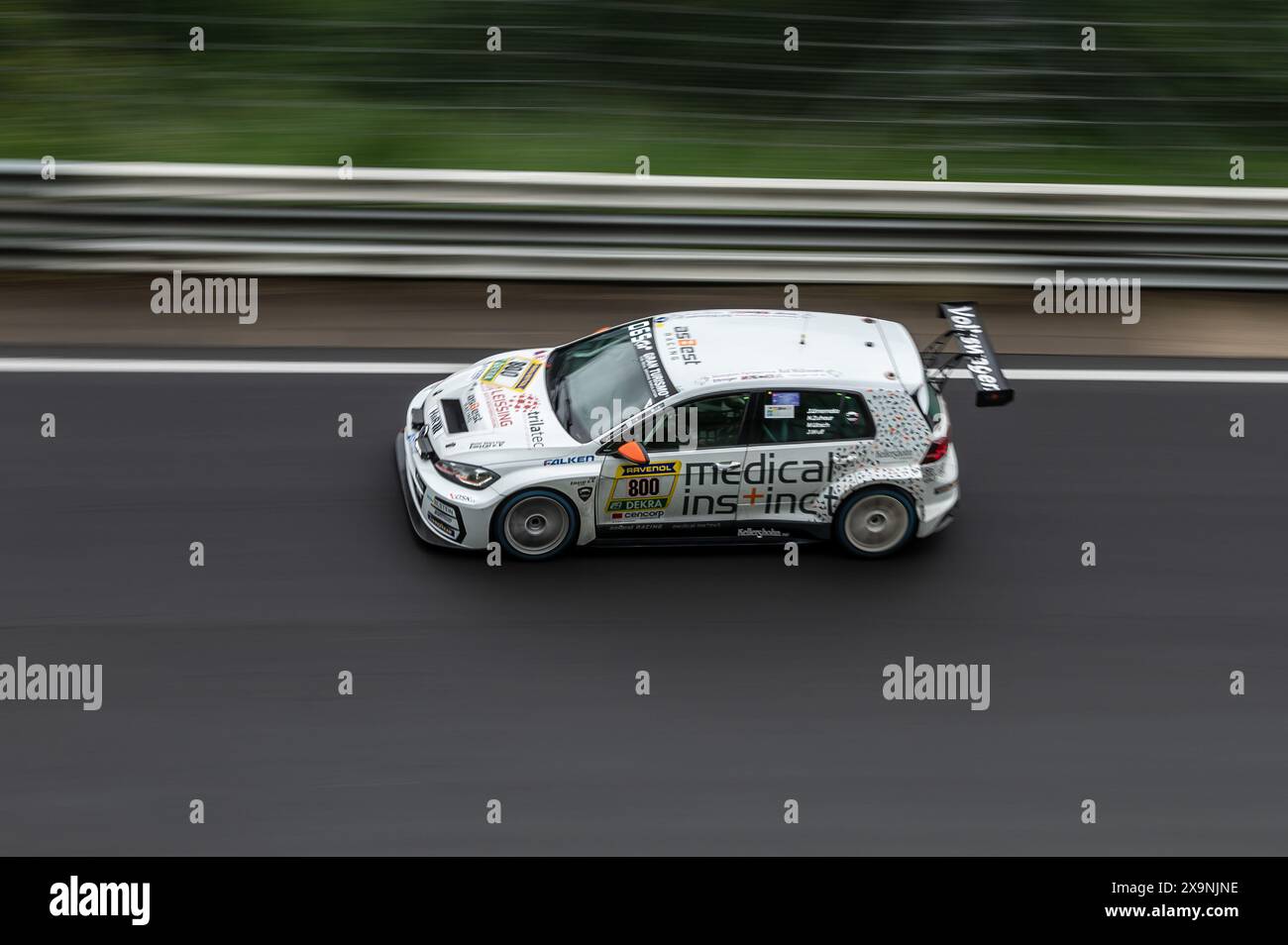 01. Juni 2024, Rheinland-Pfalz, Nürburg: Der VW GOLF 7 GTI TCR DSG mit ...