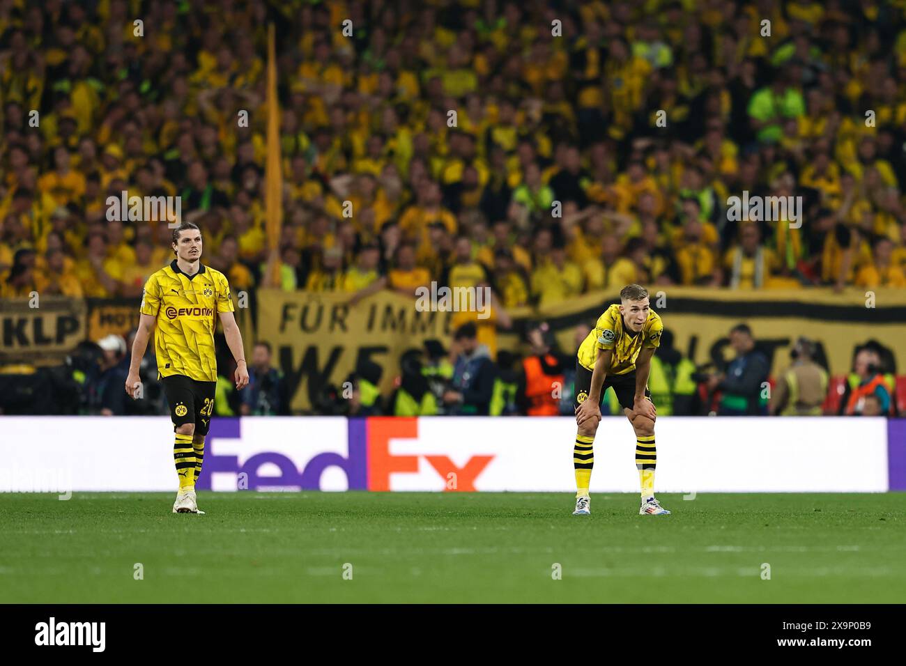 London, Großbritannien. Juni 2024. (L-R) Marcel Sabitzer, Nico Schlotterbeck (Dortmund) Fußball/Fußball : Sabitzer und Schlotterbeck bedauern nach Vinicius' Tor im UEFA Champions League-Finale 2024 in London zwischen Borrusia Dortmund 0-2 Real Madrid CF im Wembley-Stadion in London. Quelle: Mutsu Kawamori/AFLO/Alamy Live News Stockfoto