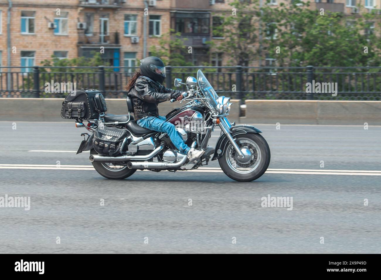 Moskau, Russland - 26. Mai 2024: Eine lebhafte Biker-Parade zeigt den Geist von Motorradbegeisterten. Stockfoto