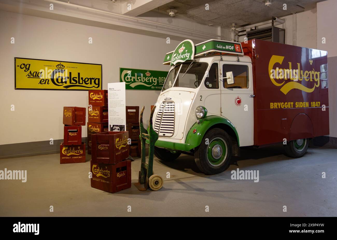 KOPENHAGEN, DÄNEMARK - 29. OKTOBER 2014: Morris J-Type im Kopenhagener Carlsberg Museum liefert Bier Stockfoto