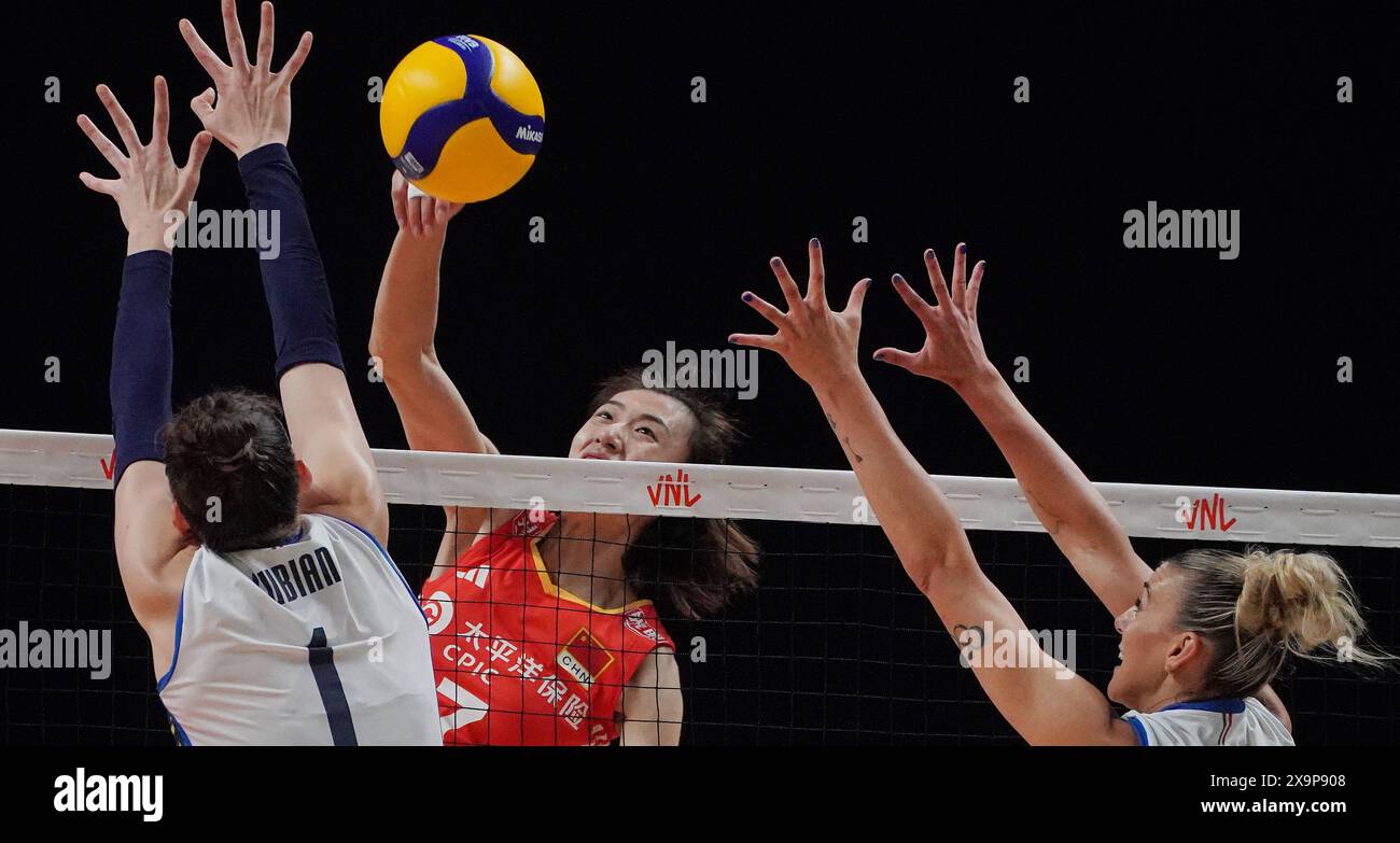Macau, China. Juni 2024. Wang Yuanyuan (C) aus China tritt während des ...