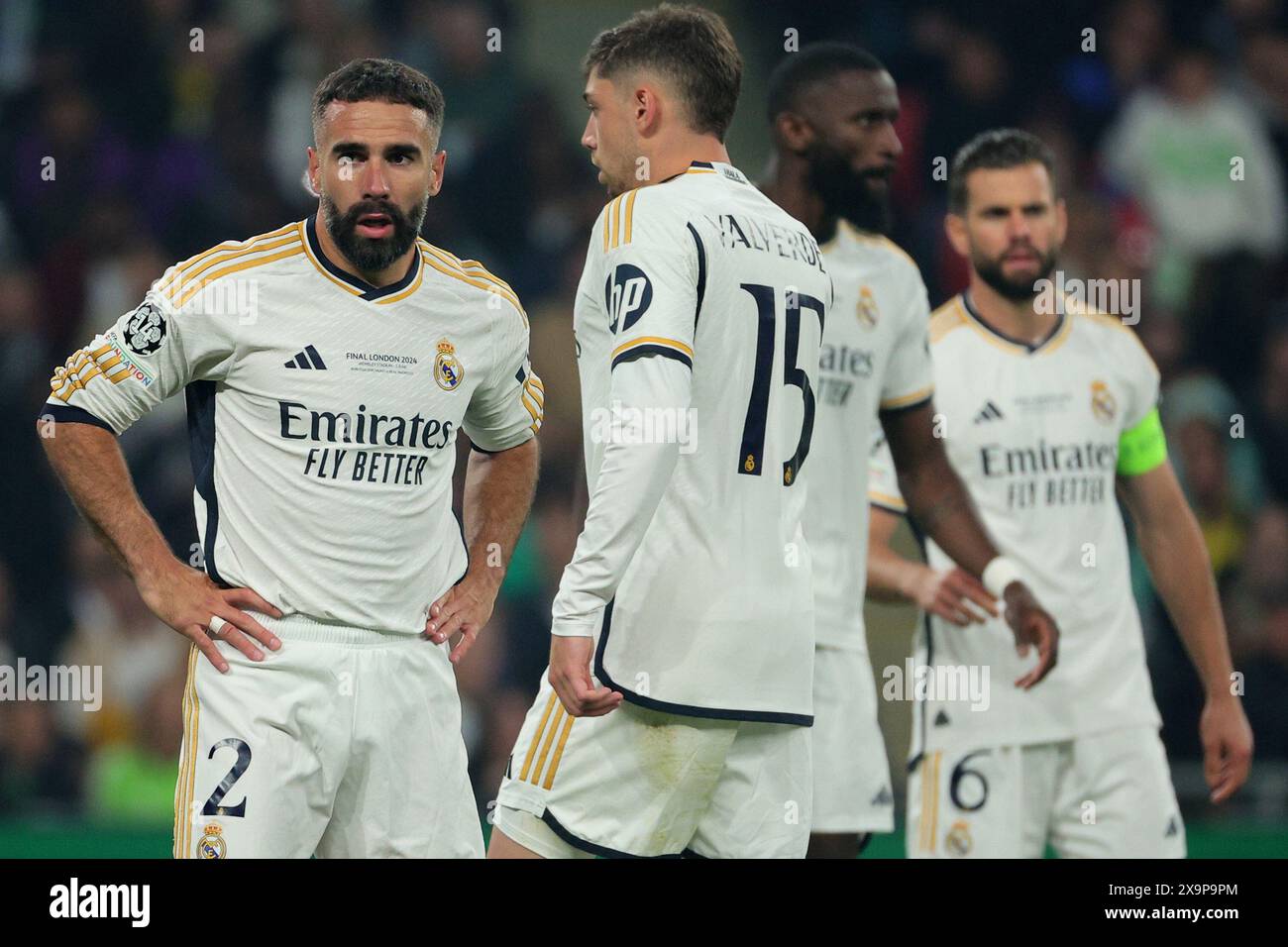 Dani Carvajal von Real Madrid CF und Federico Valverde während des Champions-League-Endspiels 2023/2024 zwischen Borussia Dortmund und Real Madri CF im Wembley-Stadion in London (England), 1. Juni 2024. Stockfoto