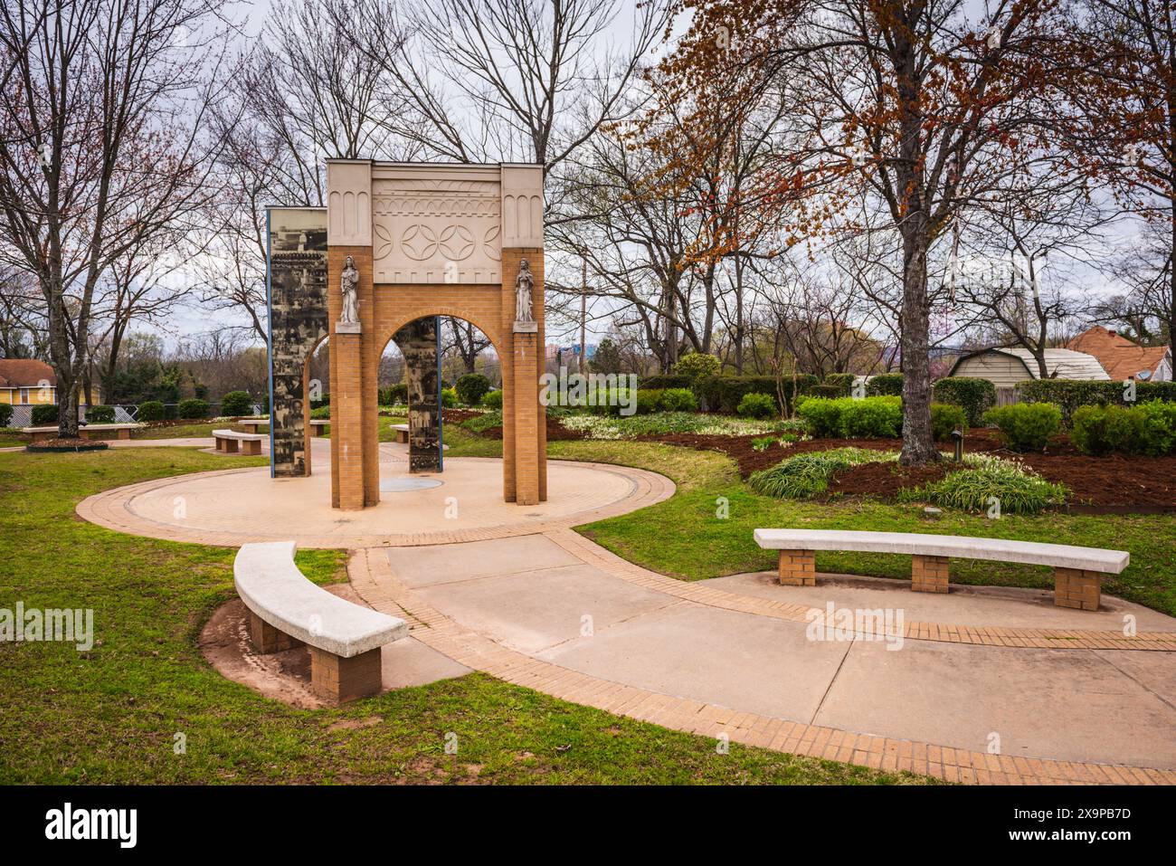 Denkmal an der High School, an der im Jahr 1957 die wichtigsten Ereignisse zur Aufhebung der Segregation stattfanden. Stockfoto
