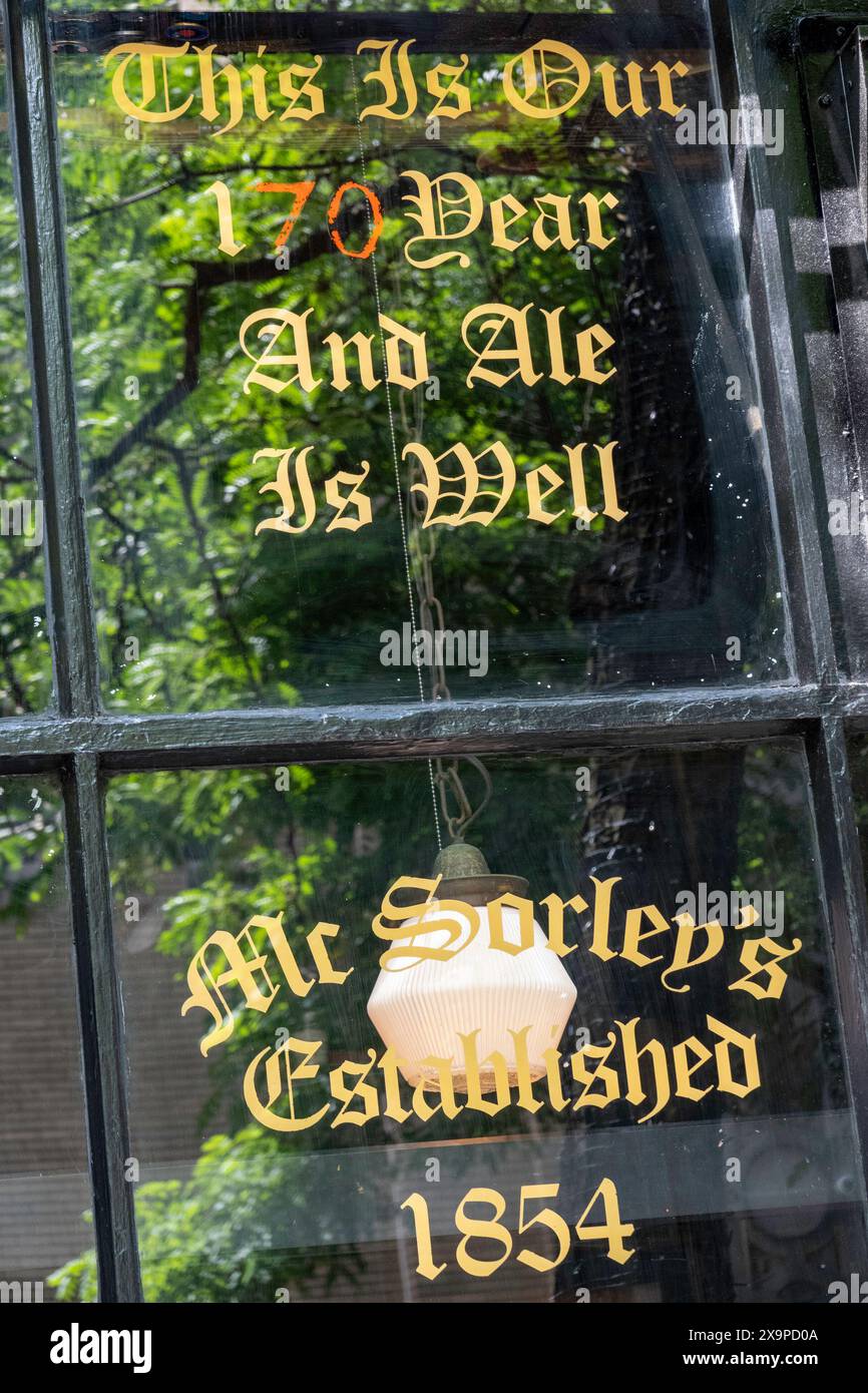 McSorley's Old Ale House ist die älteste Bar in New York City, USA 2024 Stockfoto