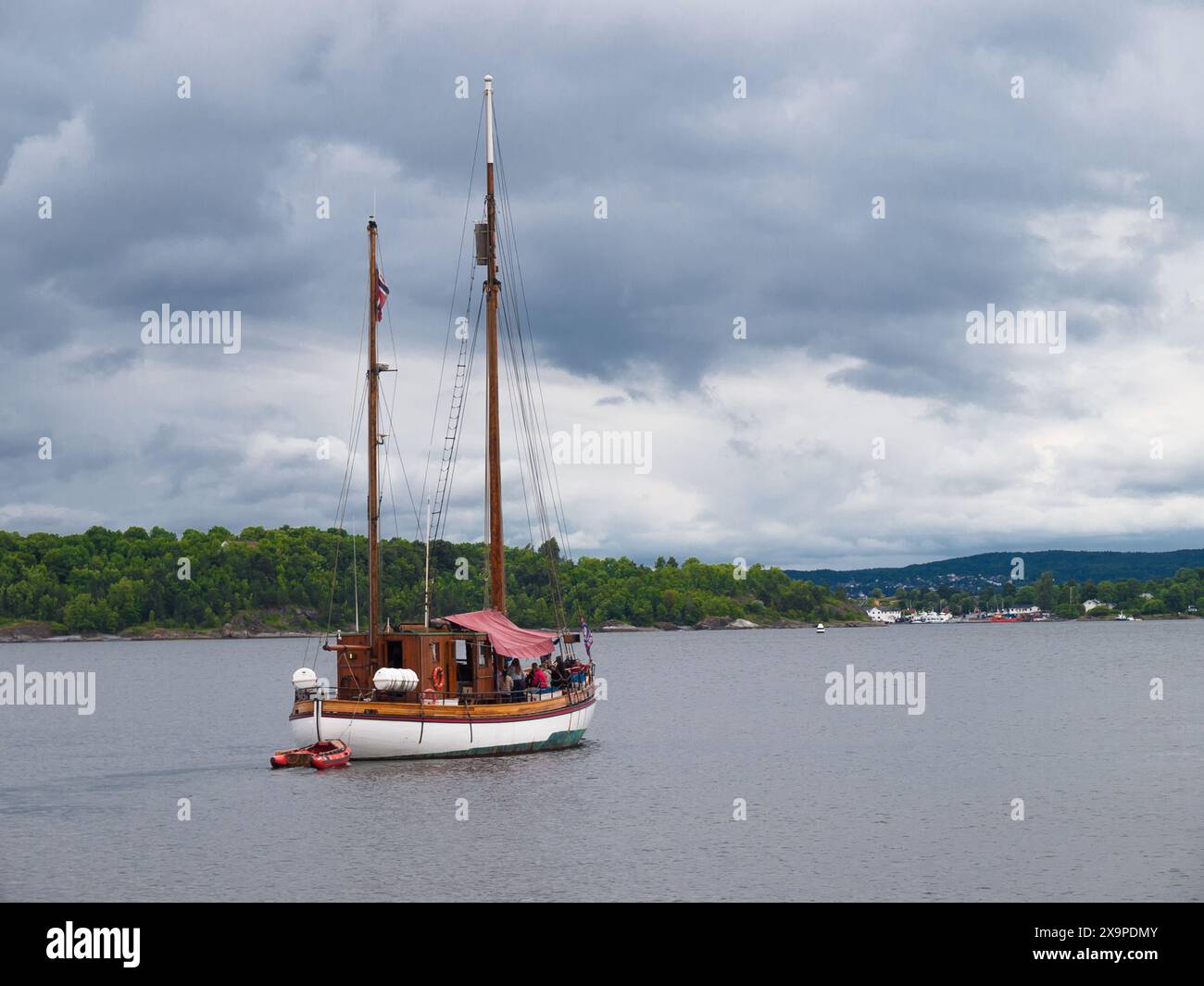 Altes hölzernes Segelboot auf dem Oslofjord Stockfoto