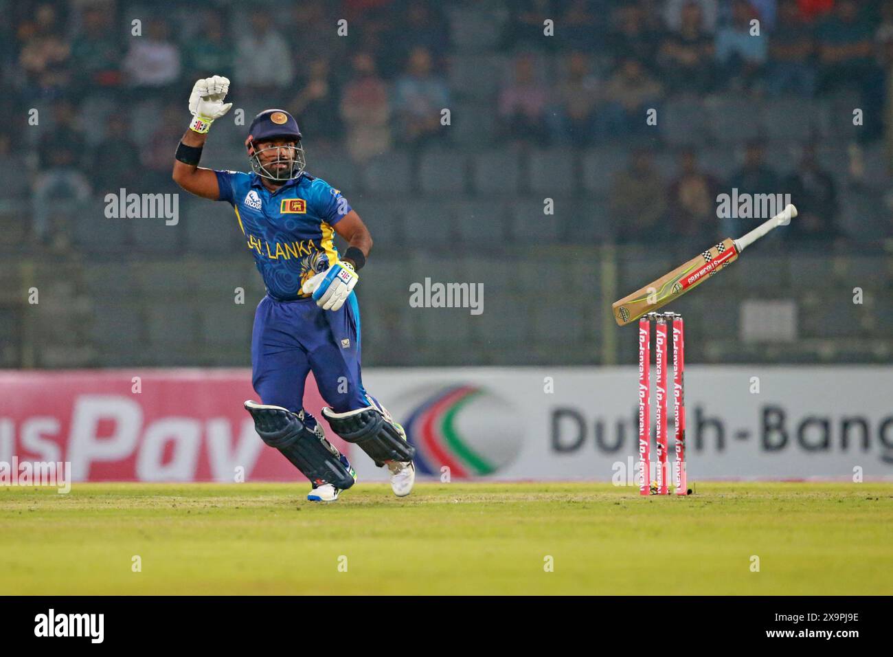 Charith Asalank schlägt beim zweiten T20-Spiel gegen Bangladesch im Sylhet International Stadium, Lakkatura, Sylhet, Bangladesch, Stockfoto