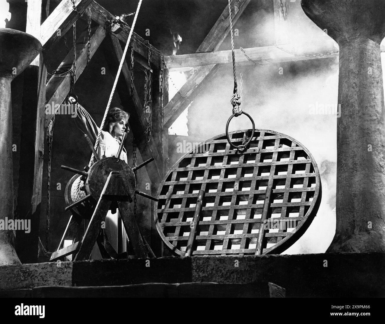 Darlene Lucht, am Set des Films „The Haunted Palace“, American International Pictures, 1963 Stockfoto