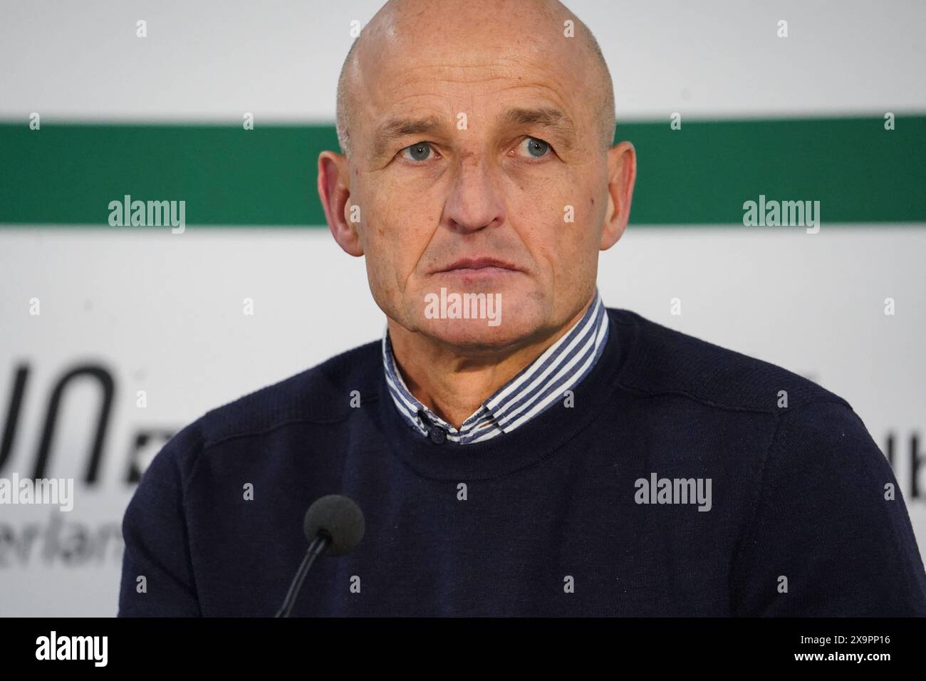 Peter Zeidler - Trainer des FC St. Gallen, wechselt in der neuen Saison zum Fußball-Bundesligisten VfL Bochum ins Ruhrgebiet. Schweiz, Deutschland, Fußballlehrer, Trainerwechsel, Bundesliga, St. Gallen, VfL Bochum, Ruhrgebiet, neue Saison, deutscher Trainer, deutsche Bundesliga, Fußballtransfer, Trainerkarriere, Zeidler, Saison 2024/2025. ARCHIVDATUM NICHT ANGEGEBEN. *** Peter Zeidler Trainer des FC St. Gallen, wechselt zum Bundesliga-Verein VfL Bochum im Ruhrgebiet Schweiz, Deutschland, Fußballtrainer, Wechsel des Trainers, Bundesliga, St Gallen, VfL Bochum, Ruhrgebiet, neue Saison, deutscher Trainer, Deutsche Bu Stockfoto