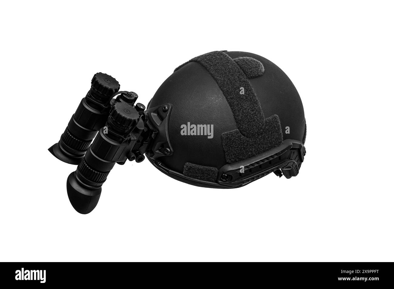 Nachtsichtgerät am Helm befestigt. Ein spezielles Gerät zur Beobachtung im Dunkeln. Ausrüstung für Militär, Polizei und Spezialkräfte. Isolat Stockfoto
