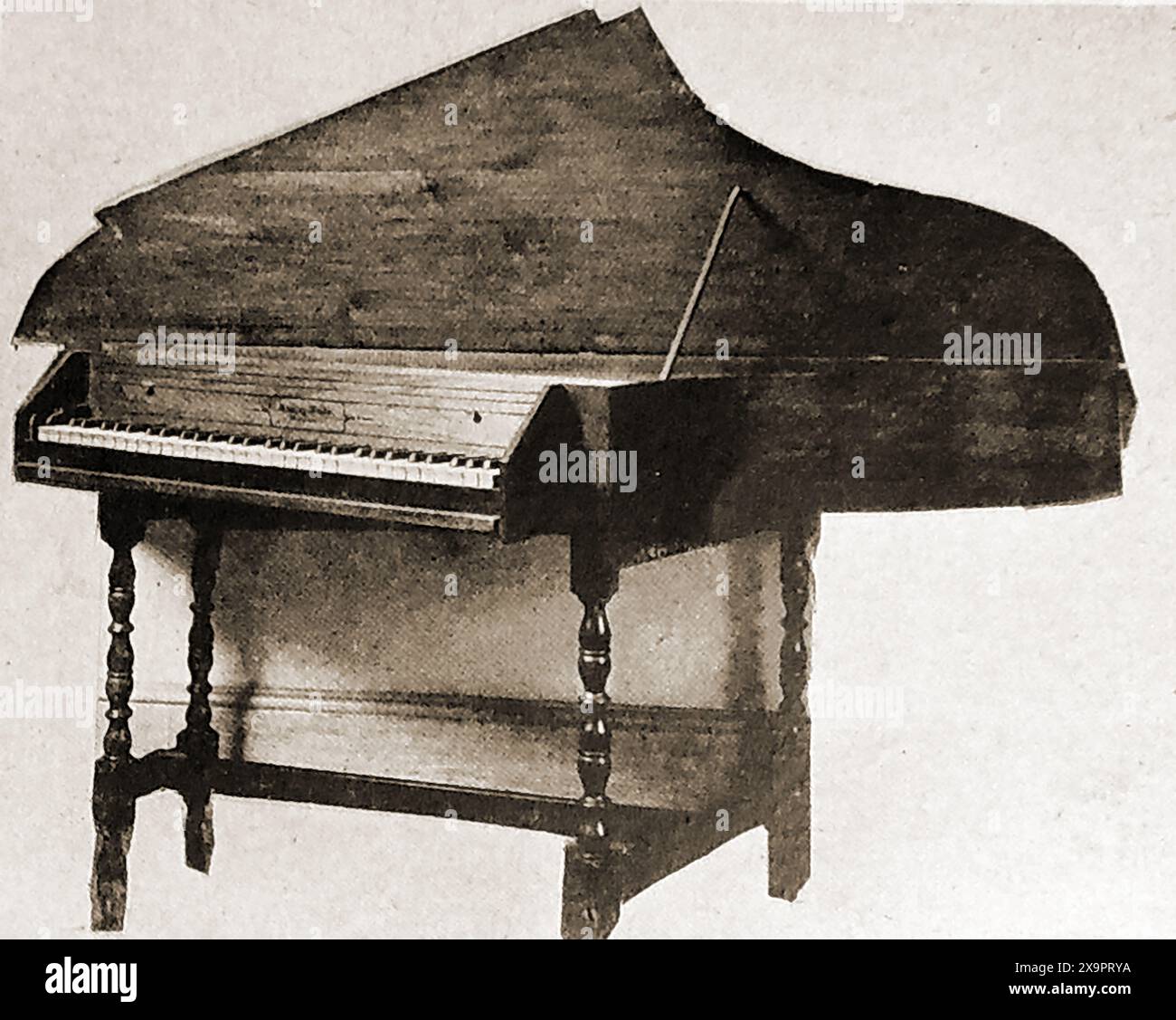 MUSIK . Ein alter englischer Spinet Stockfoto