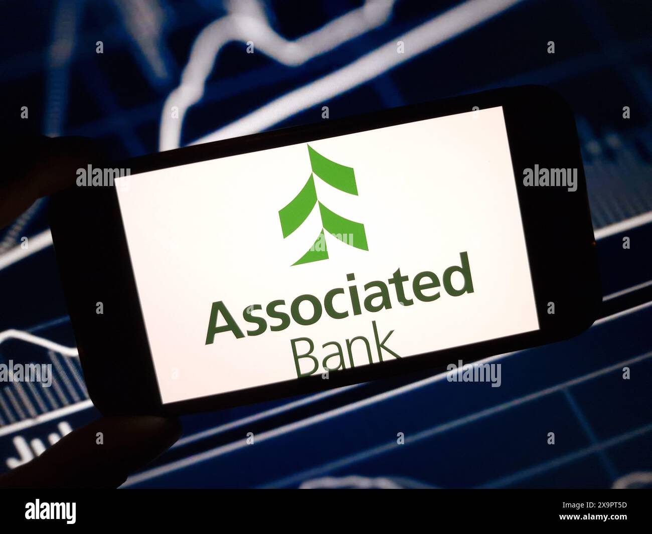 Konskie, Polen - 29. Mai 2024: Logo des Unternehmens Associated Banc-Corp auf dem Mobiltelefon Stockfoto