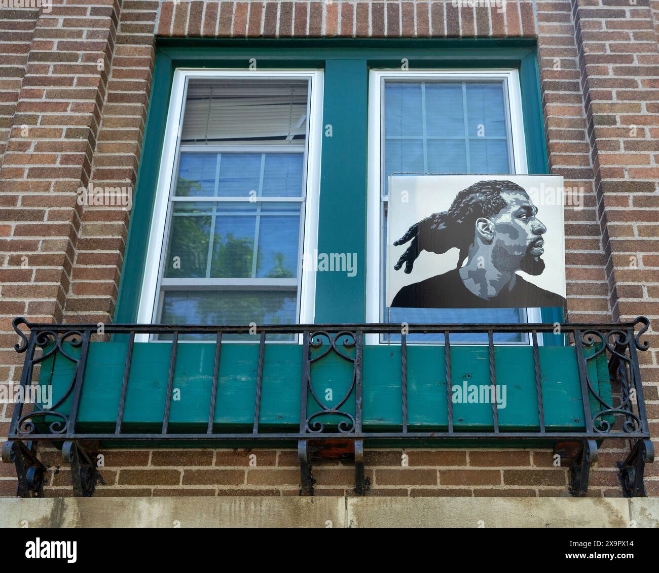 Ein Apartmentplaner mit einem Naz Reid-Schild (ein professioneller Basketballspieler der NBA Minnesota Timberwolves) während der NBA Playoffs. Stockfoto