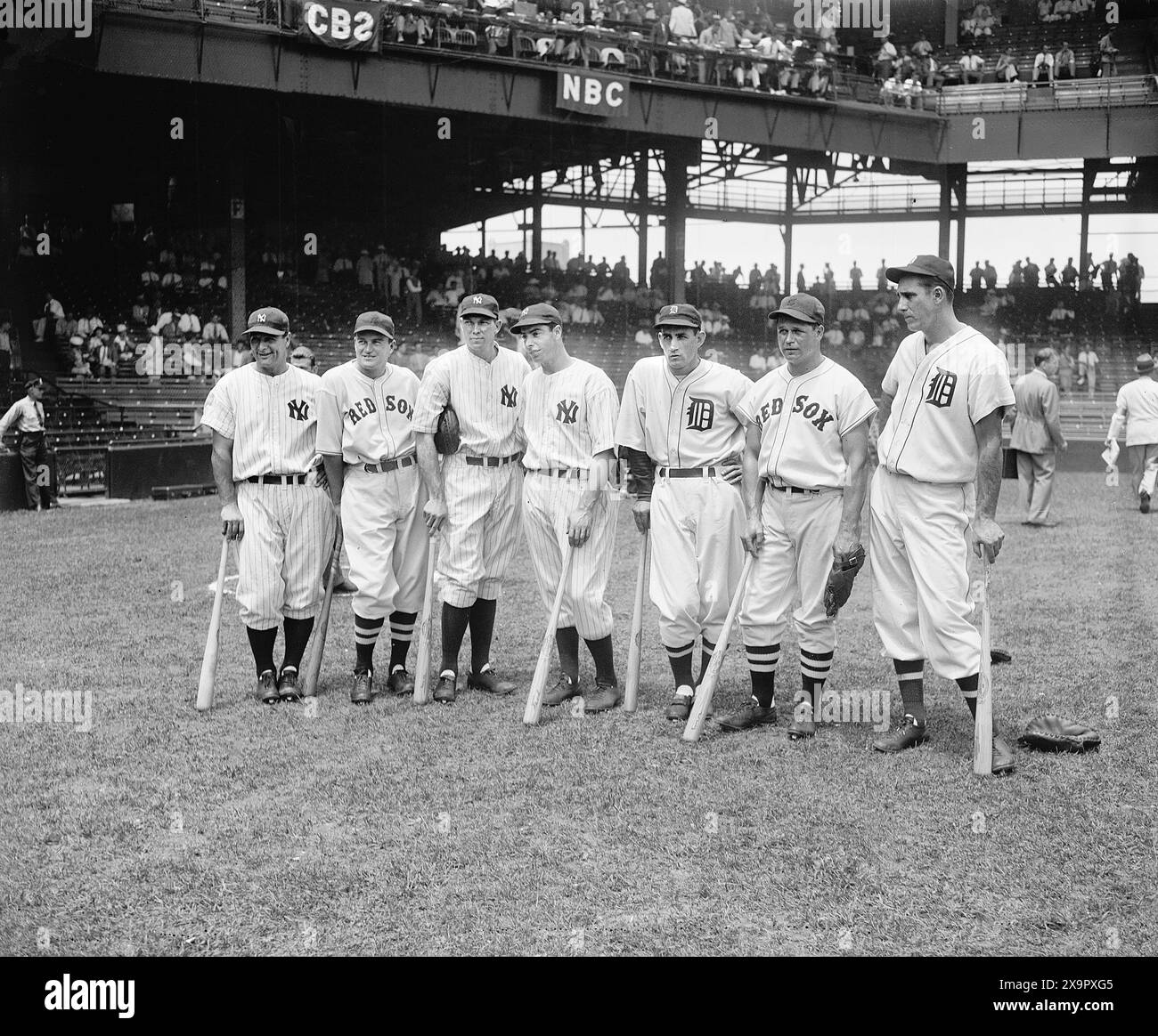 American League All-Star-Baseballspieler von links nach rechts: Lou Gehrig, Joe Cronin, Bill Dickey, Joe DiMaggio, Charley Gehringer, Jimmie Foxx, Hank Greenberg, Major League Baseball All-Star Game, Griffith Stadium, Washington, D.C., USA, Harris & Ewing, 7. Juli 1937 Stockfoto