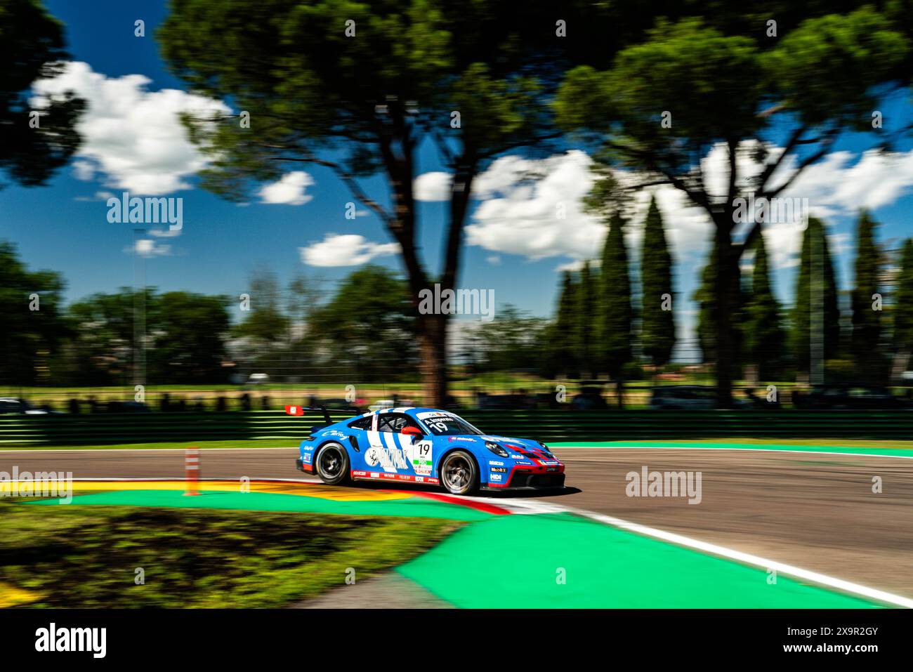 Der US-amerikanische Fahrer Imperato Anthony des Ombra Racing Teams tritt beim ersten Rennen des Porsche Carrera Cup Italia auf der Enzo e Dino Ferrari International Racetrack an. Stockfoto
