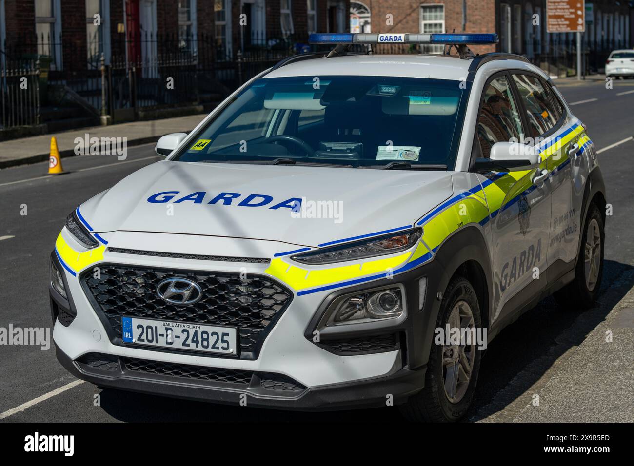 Irische Polizeifahrzeuge beschrieben, garda während der Arbeit, Limerick, Irland, 05,05,2024 Stockfoto