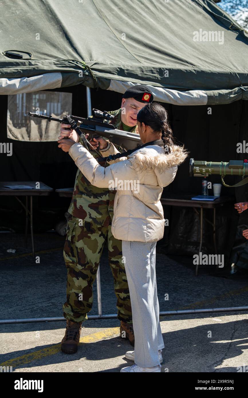 Irische Armee während einer Show für die Öffentlichkeit, Limerick, Irland 05/05/2024 Stockfoto