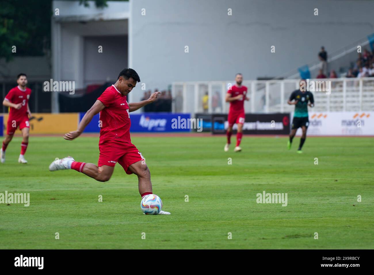 Jakarta, Indonesien, 02. Juni 2024 ASNAWI MANGKUALAM BAHAR Passball während des indonesischen TRAININGSSPIELS gegen Tansania im Madya Stadium (Stadion Madya) am 02. Juni 2024 in Jakarta Indonesien, Credit Shaquille Fabri/Alamy Stockfoto