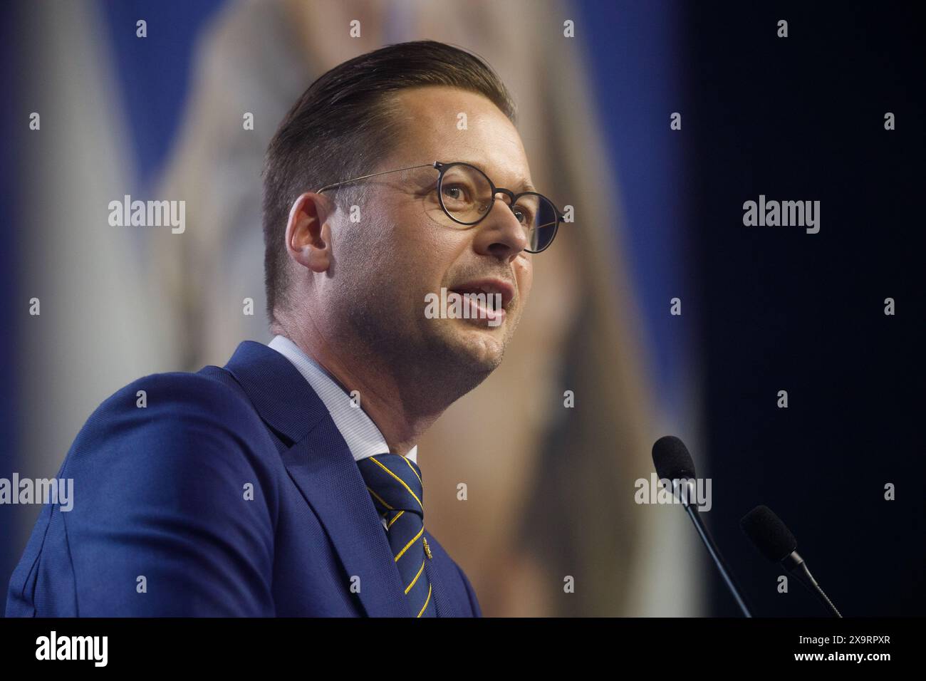 Antwerpen, Belgien. Januar 2000. Vlaams Belangs Wouter Vermeersch, das während des Wahltreffens „Grote V-Meeting“ der flämischen rechtsextremen Partei Vlaams Belang in Antwerpen am Sonntag, den 2. Juni 2024, dargestellt wurde. Die Wahlen zum Europäischen Parlament, zur Abgeordnetenkammer sowie zum Regional- und Gemeinschaftsparlament finden am Sonntag, den 9. Juni 2024, statt. BELGA FOTO HATIM KAGHAT Credit: Belga News Agency/Alamy Live News Stockfoto