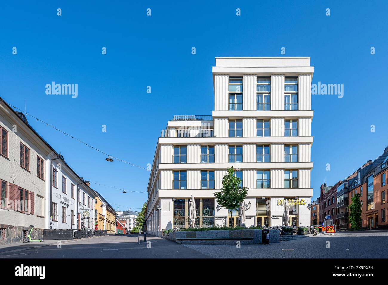 „Fabric“ ist ein modernes Wohngebäude in der Industrielandschaft von Norrköping an der Kreuzung zwischen Västgötegatan und Tunnbindaregatan Stockfoto