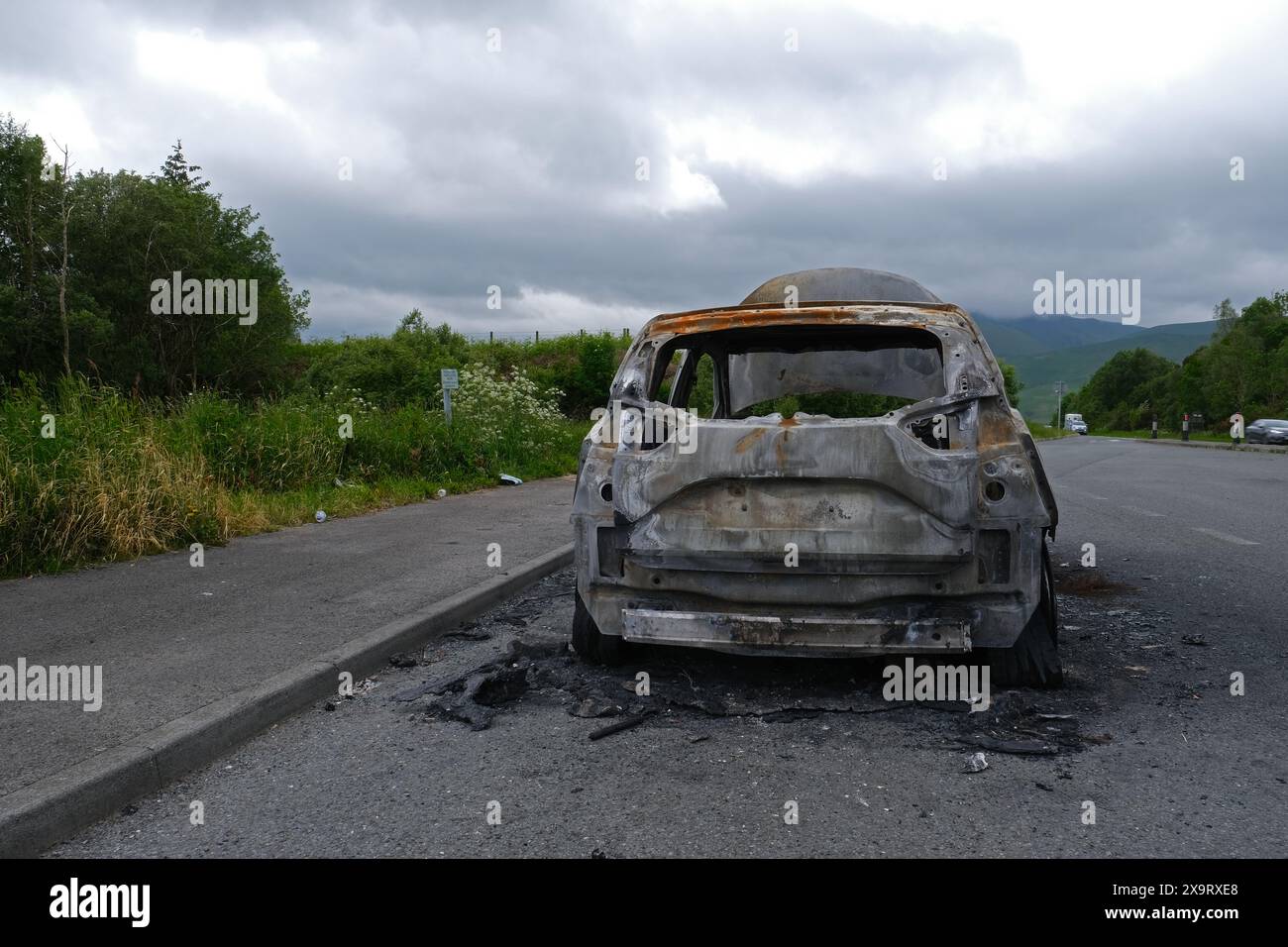 Ausgebranntes Auto in einem Lay-by auf der A66 in cumbria bei penrith Stockfoto